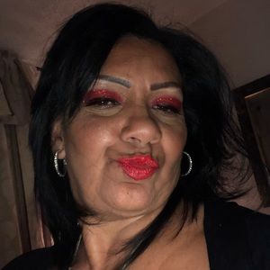 Meet your Posher, Elena